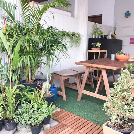 Lost And Found Bed And Breakfast Bangkok Bagian luar foto