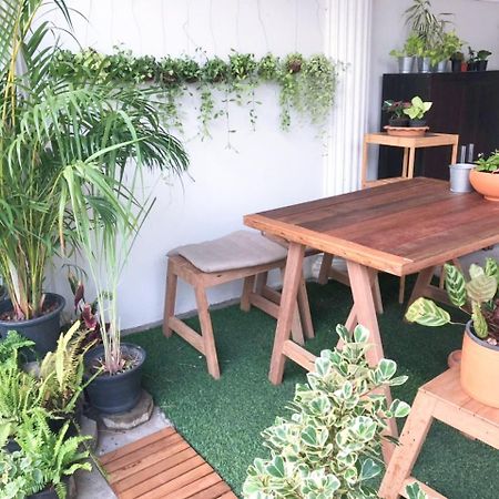 Lost And Found Bed And Breakfast Bangkok Bagian luar foto