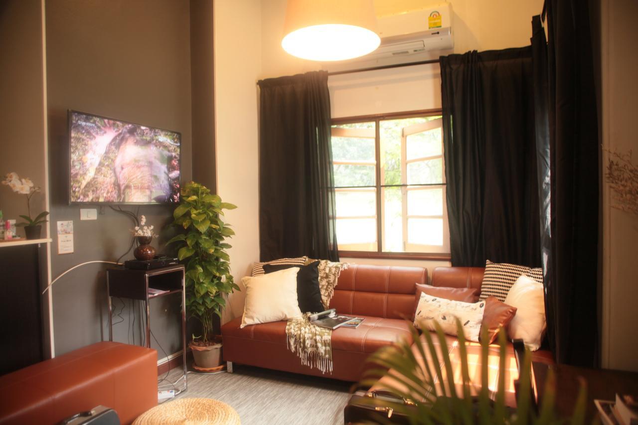 Lost And Found Bed And Breakfast Bangkok Bagian luar foto