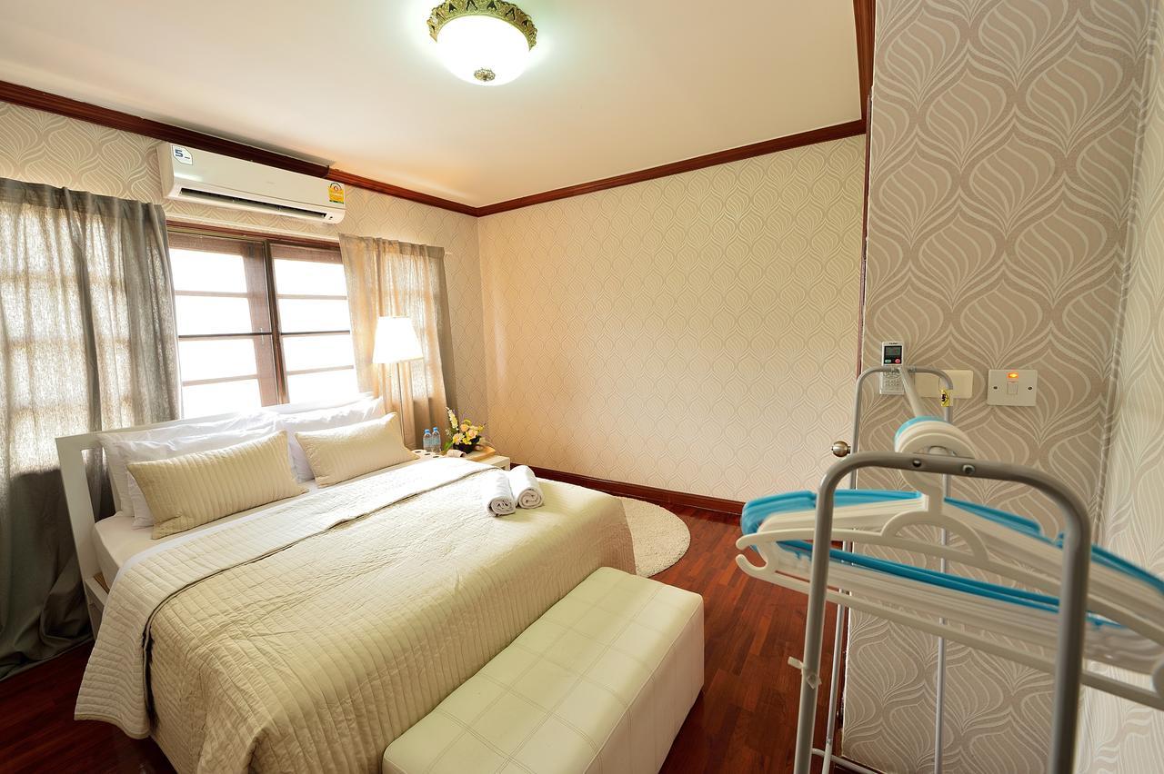 Lost And Found Bed And Breakfast Bangkok Bagian luar foto