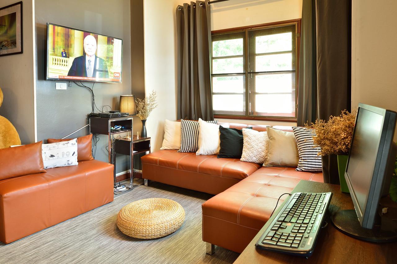 Lost And Found Bed And Breakfast Bangkok Bagian luar foto