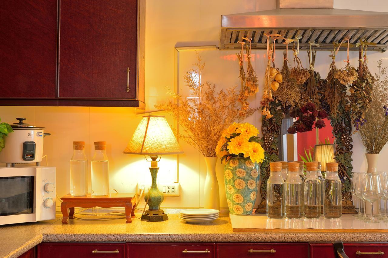 Lost And Found Bed And Breakfast Bangkok Bagian luar foto