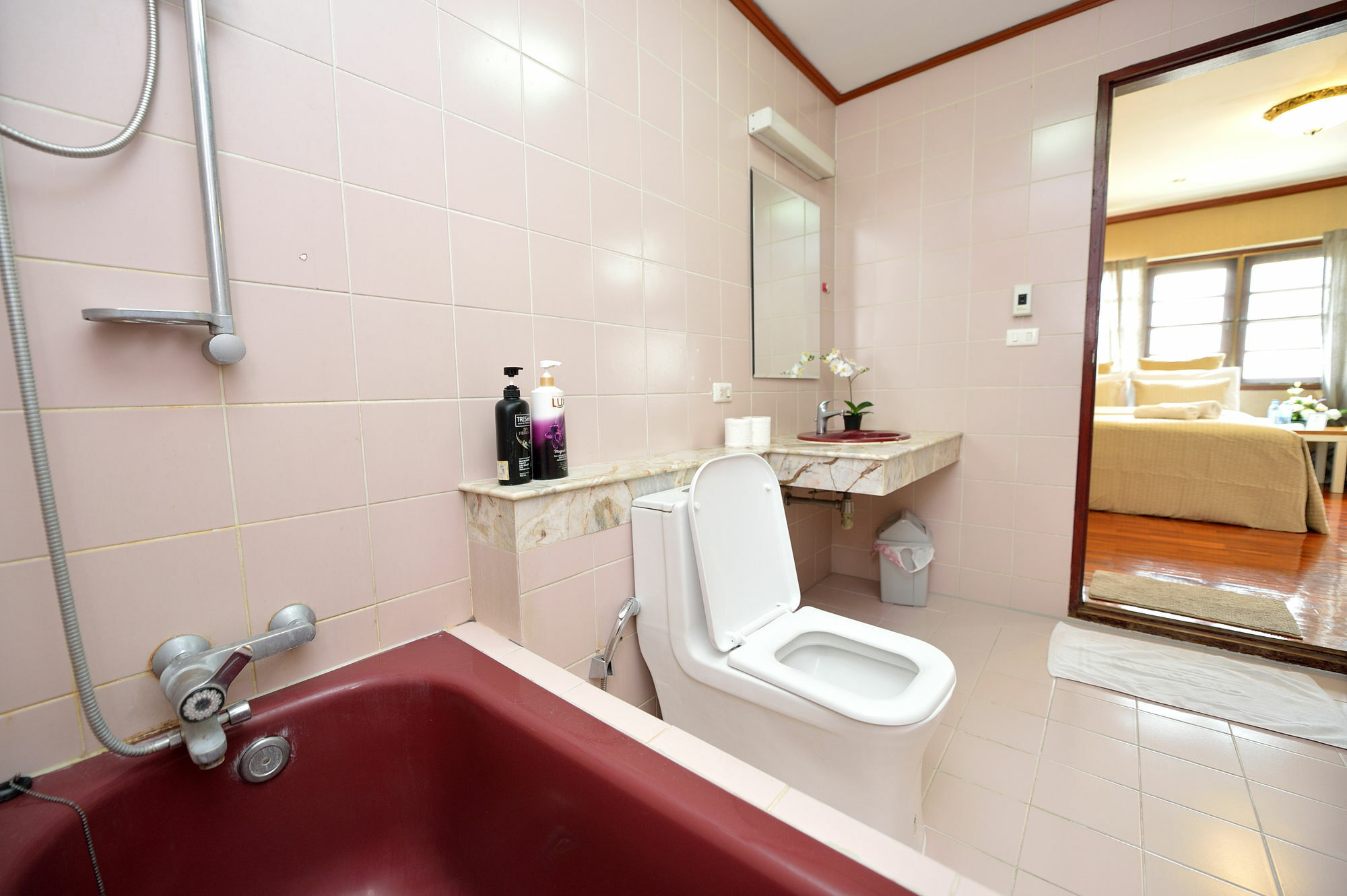 Lost And Found Bed And Breakfast Bangkok Bagian luar foto