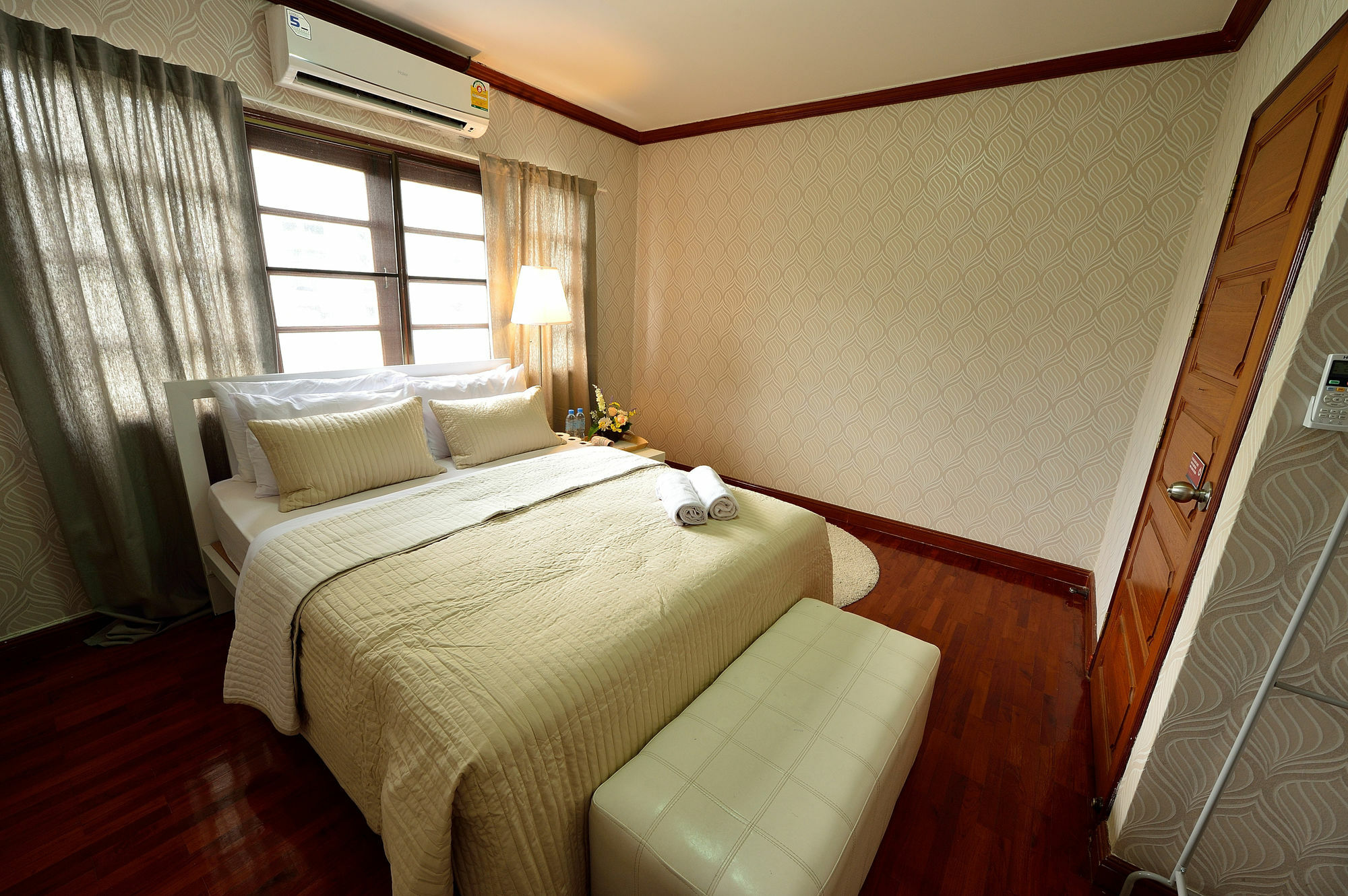 Lost And Found Bed And Breakfast Bangkok Bagian luar foto