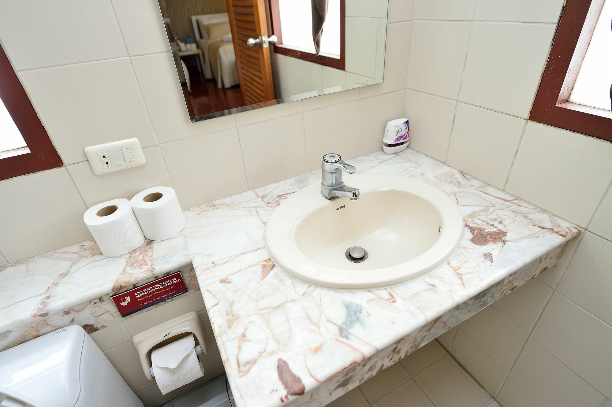 Lost And Found Bed And Breakfast Bangkok Bagian luar foto