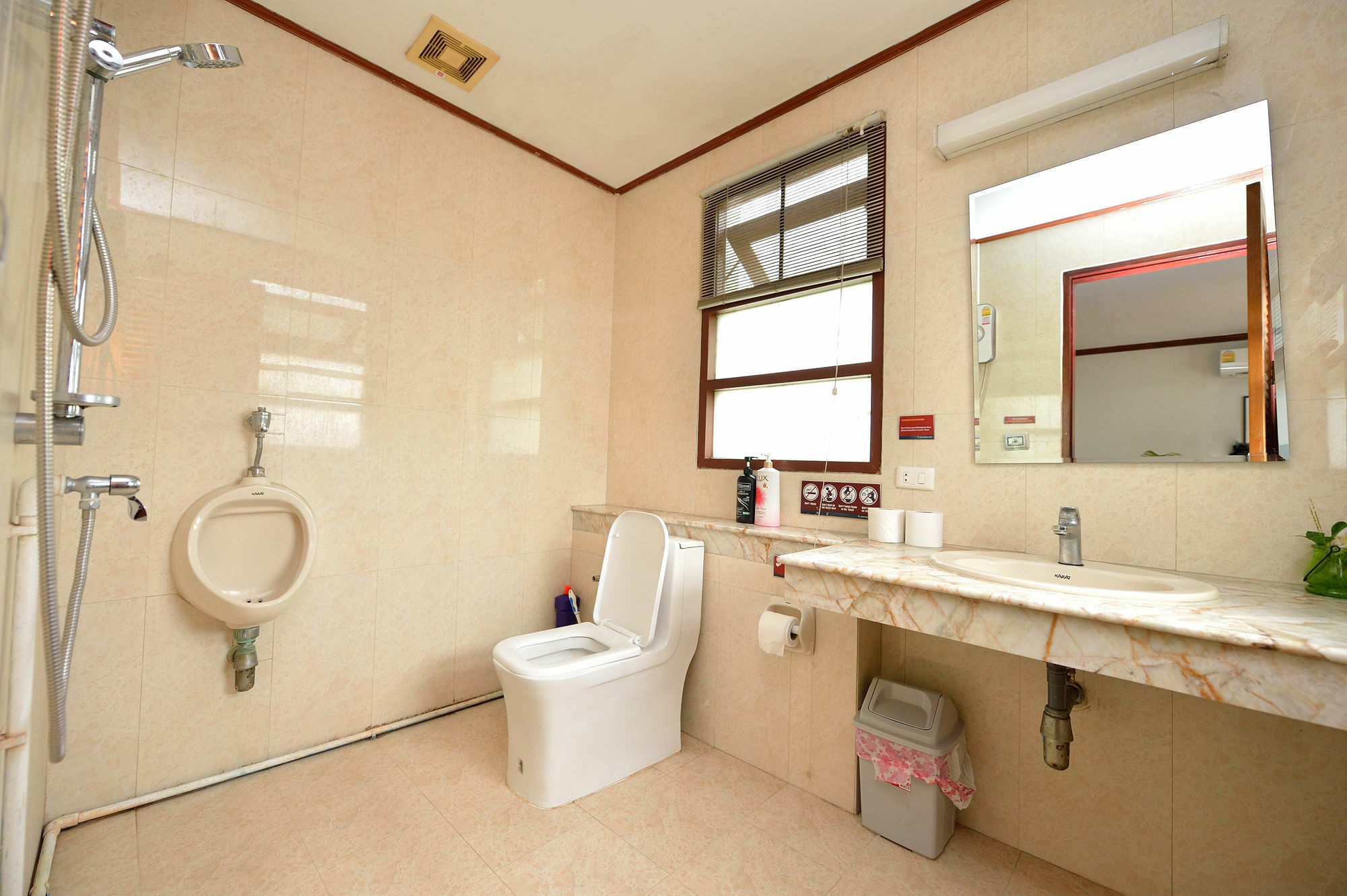 Lost And Found Bed And Breakfast Bangkok Bagian luar foto