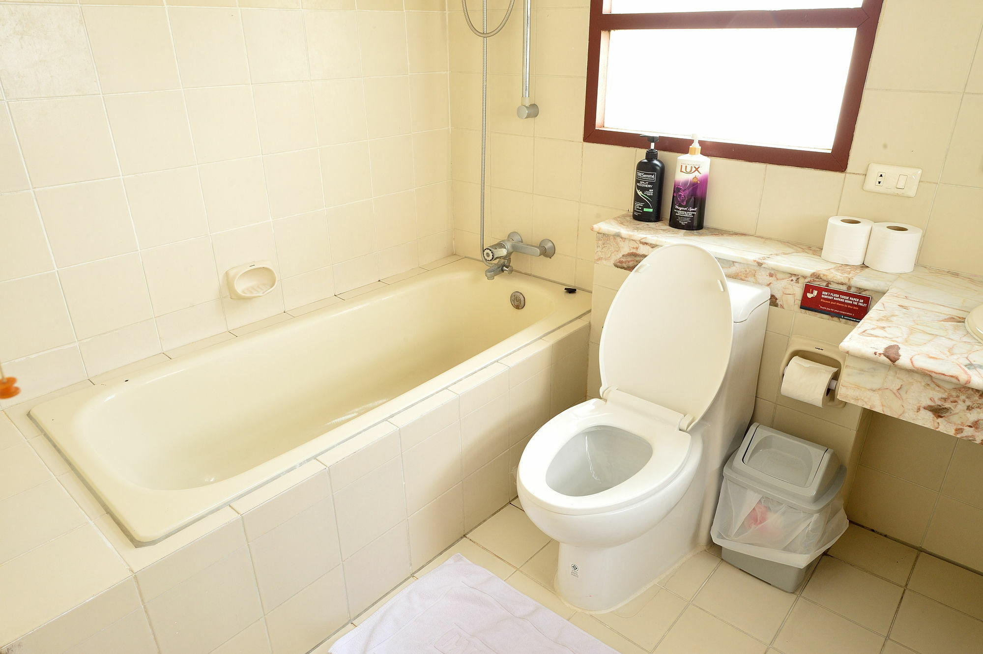 Lost And Found Bed And Breakfast Bangkok Bagian luar foto